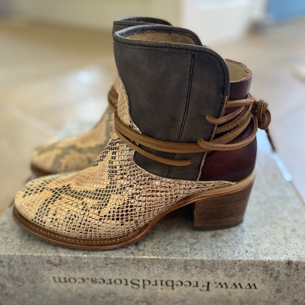 Free birds-Casey size 8 boot
